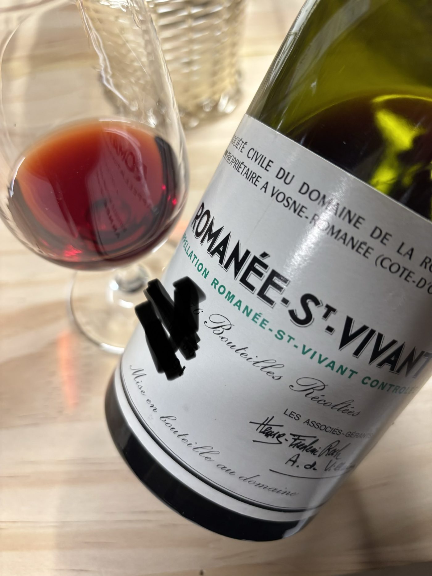 Domaine de la Romanée-Conti Romanée-Saint-Vivant のボトルとグラス